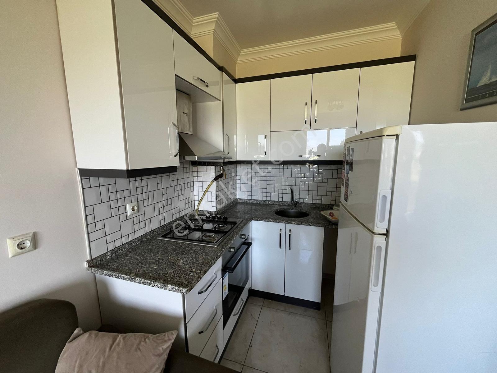 Çözüm Emlak'tan Muradiye Caddeye Yakın 1+1 Eşyalı Kiralık Daire - Görsel 4