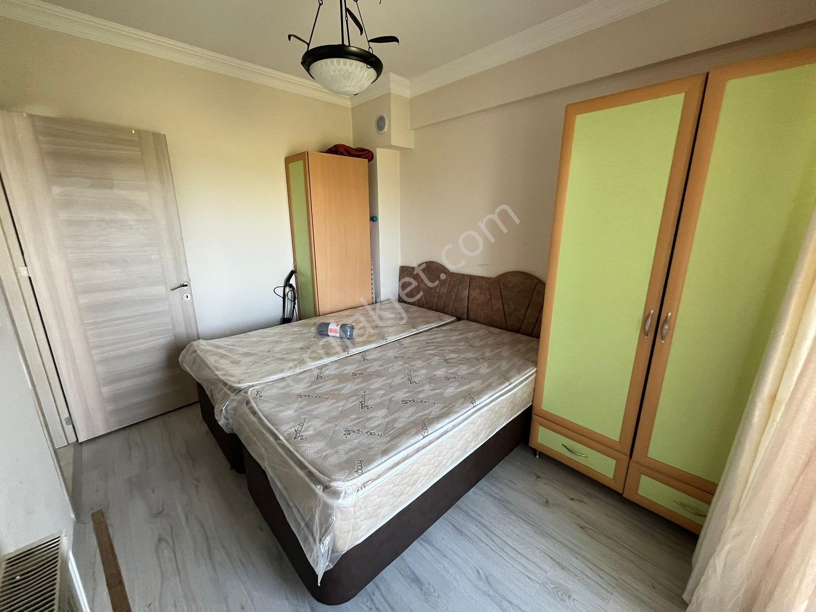 Çözüm Emlak'tan Muradiye Caddeye Yakın 1+1 Eşyalı Kiralık Daire - Görsel 22