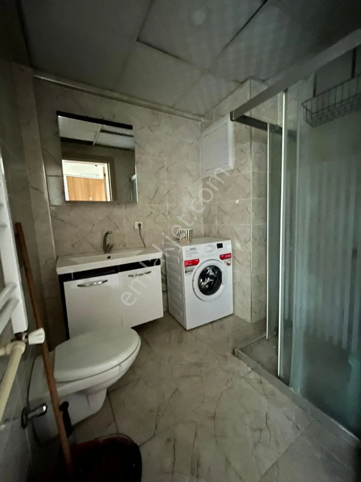 Çözüm Emlak'tan Muradiye Caddeye Yakın 1+1 Eşyalı Kiralık Daire - Görsel 28