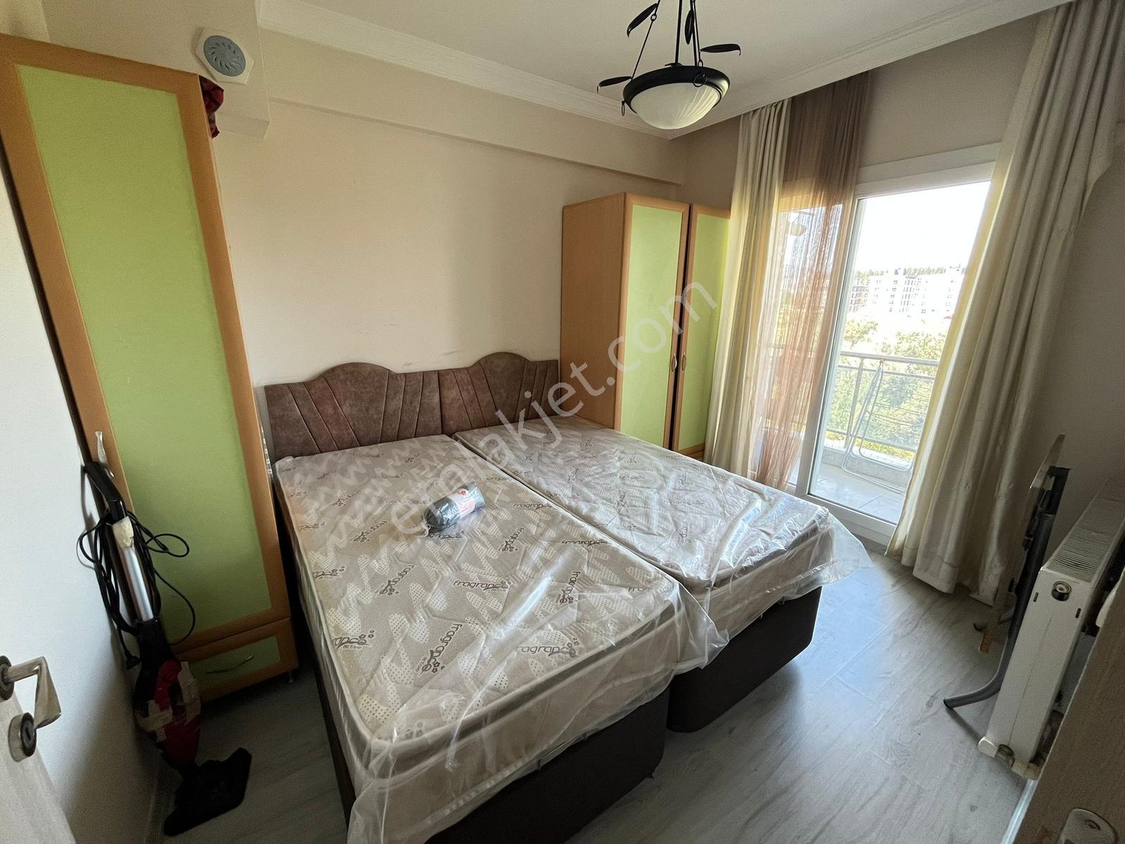Çözüm Emlak'tan Muradiye Caddeye Yakın 1+1 Eşyalı Kiralık Daire - Görsel 23