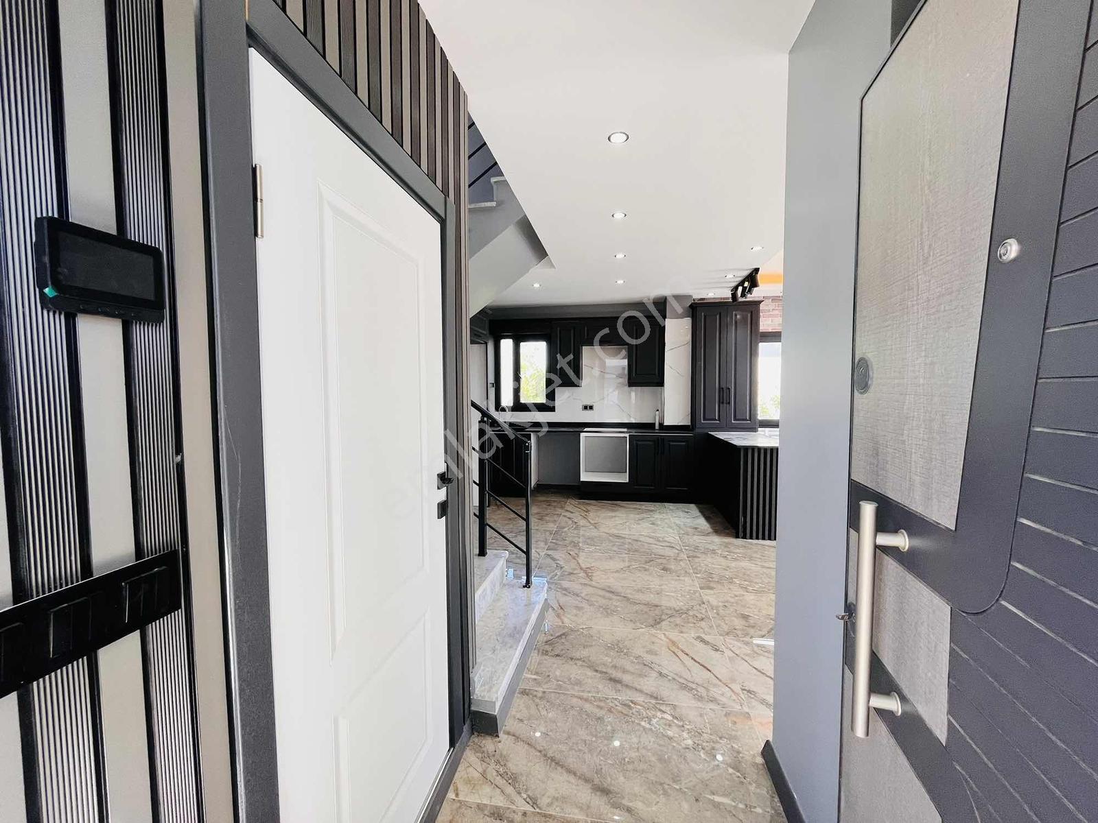 Re/max Kıyı Satılık Müstakil Havuzlu İskanlı Deniz Manzaralı - Görsel 13