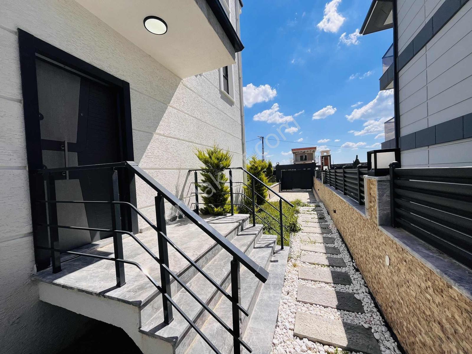Re/max Kıyı Satılık Müstakil Havuzlu İskanlı Deniz Manzaralı