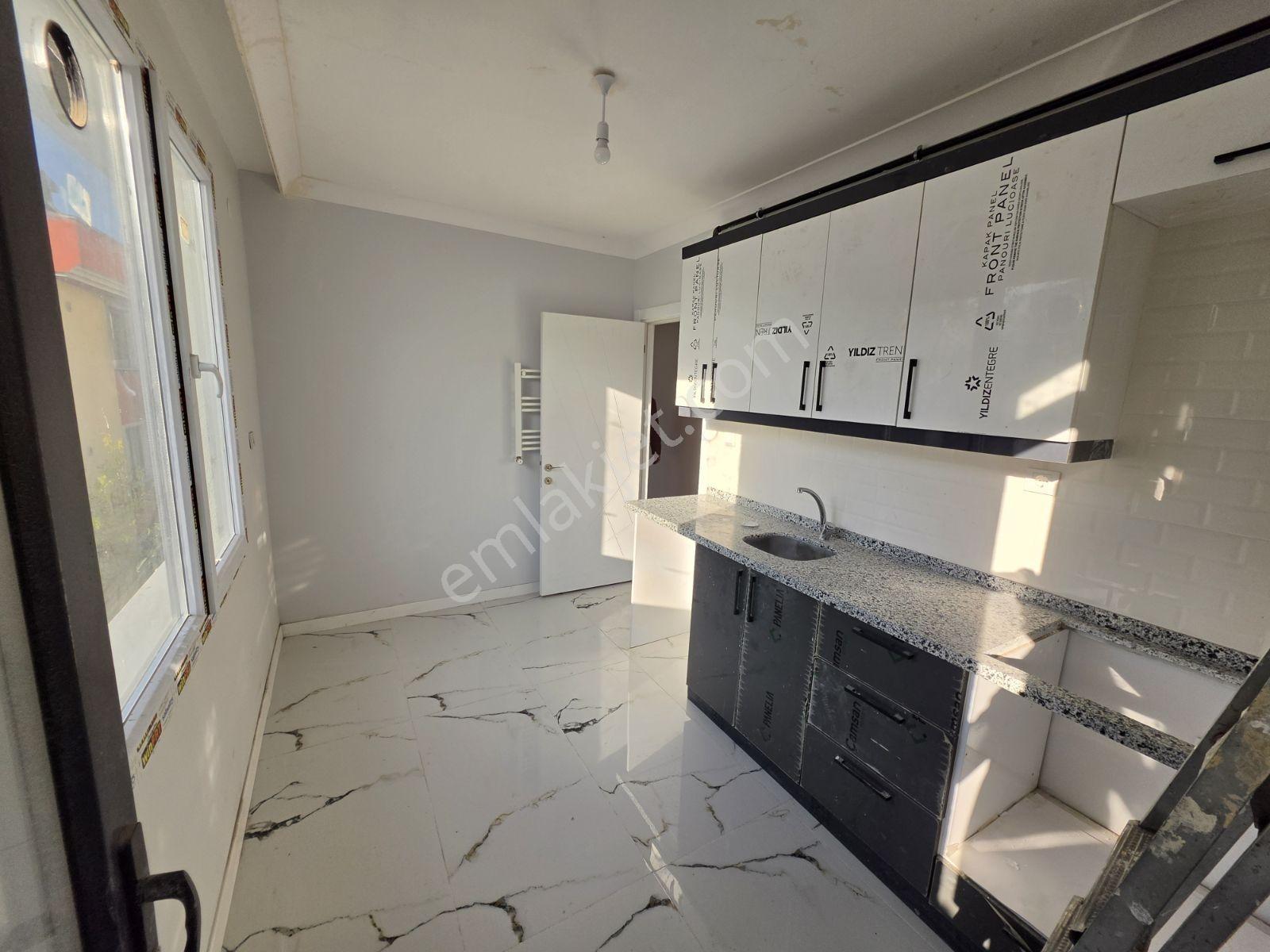 Timur Emlaktan Metrobüse 2 Dk.bağımsız Girişli 3+2 Dubleks Daire