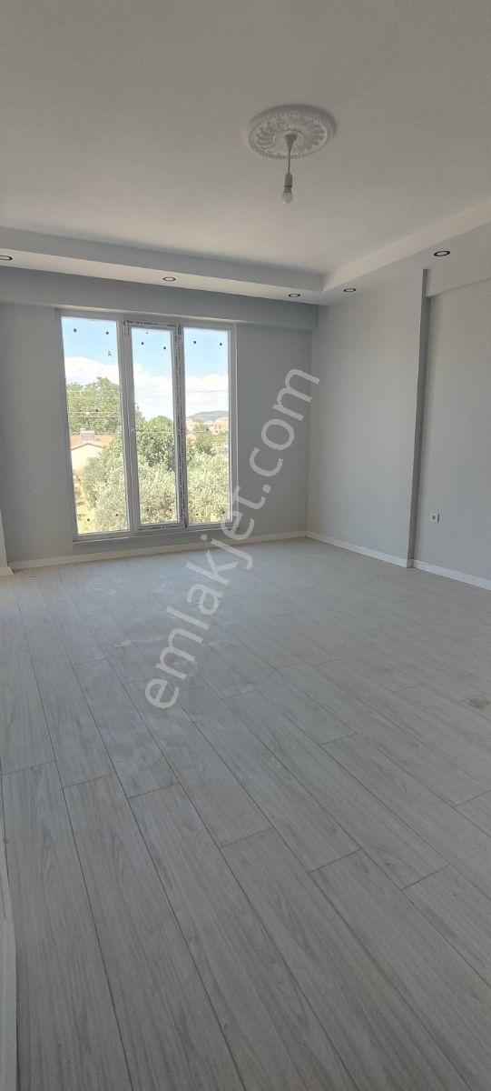 Uçardan Geniş Ve Ferah 2+1 Kapalı Mutfak Geniş Balkonlu