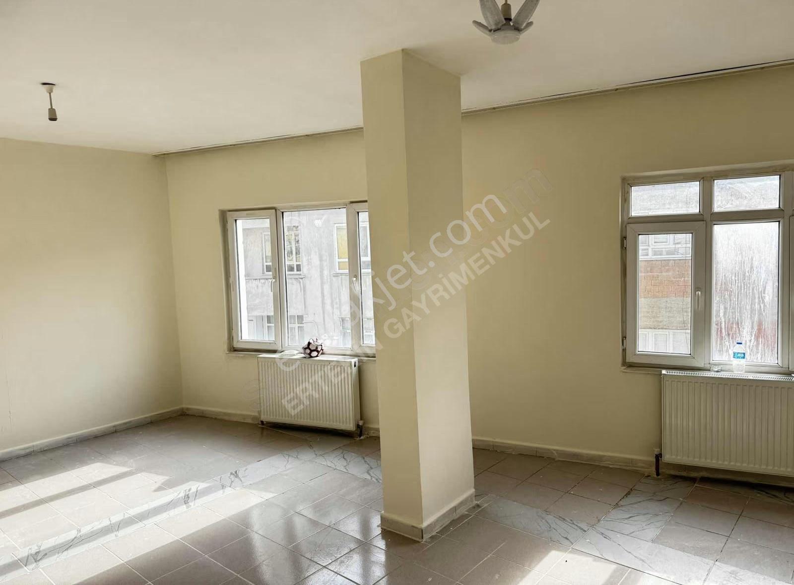 Ziya Gökalp'te Satılık 2+1 Daire, 90m², Merkezi Konum