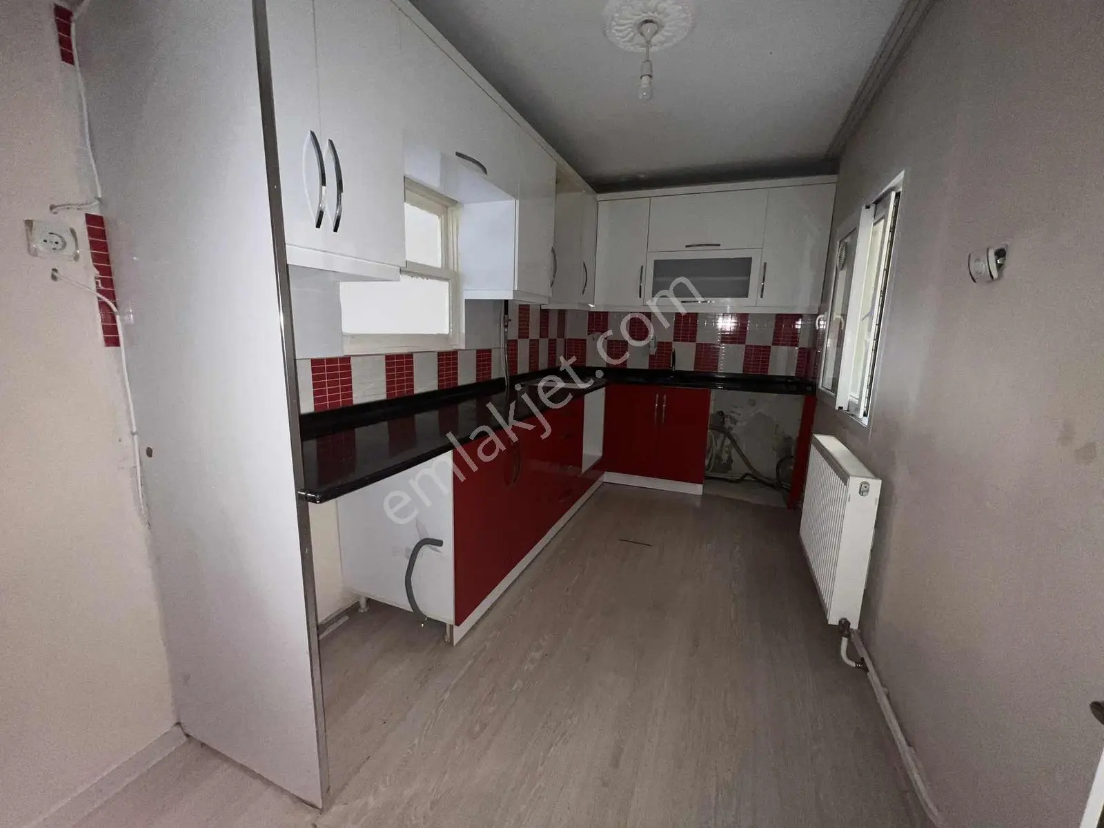 Türker Emlak 3+1 110 M2 Doğalgazlı Merkezi Konumda - Görsel 2