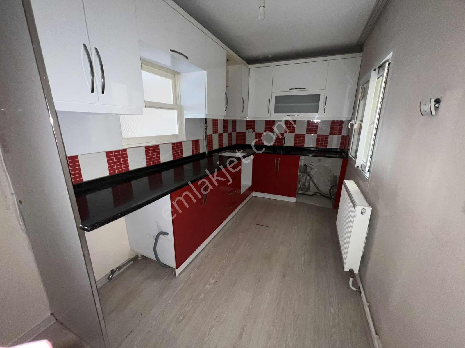 Türker Emlak 3+1 110 M2 Doğalgazlı Merkezi Konumda