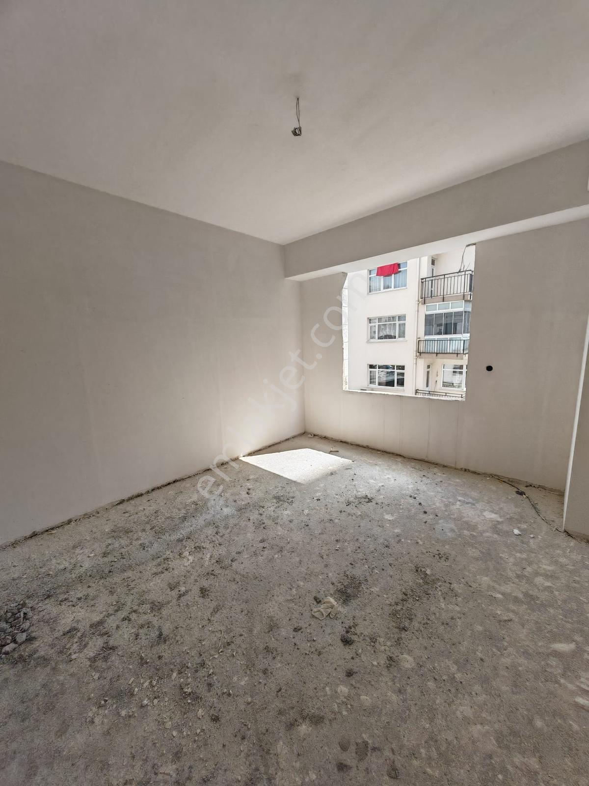 Merdivenköy Sairaşri Caddesi Tapu Masrafsız Satılık 2+1 Daire - Görsel 2