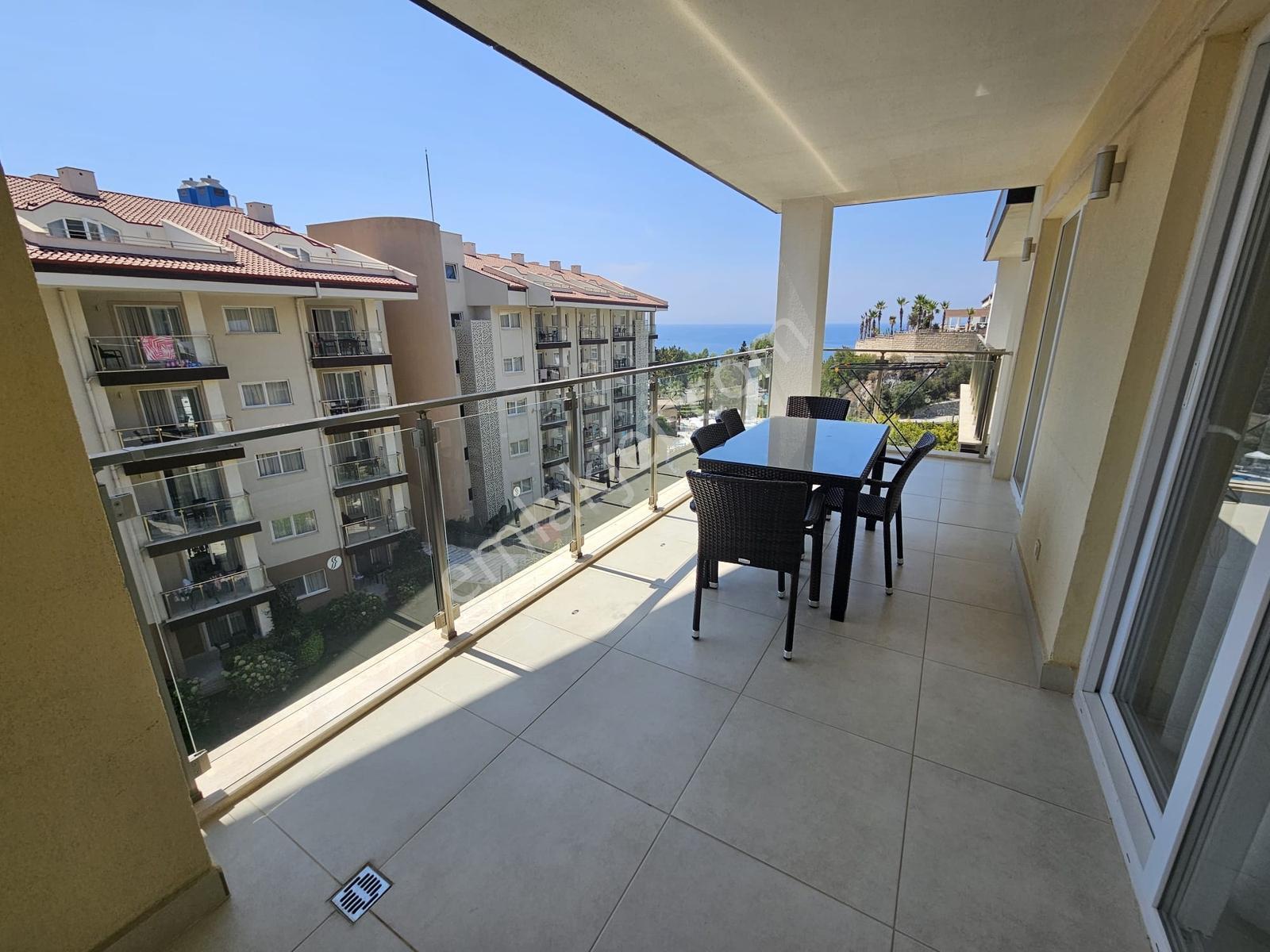 Kuşadası Ramada Resort'te Satılık Deniz Manzaralı 2+1 - Görsel 9