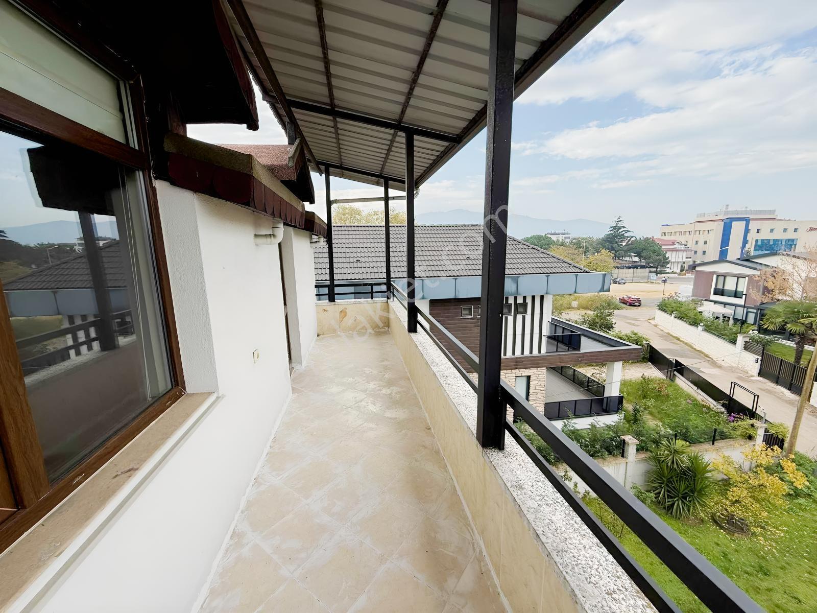 Resuloğlu Emlak'tan Akyazı Sahilinde Satılık Tribleks Daire - Görsel 6