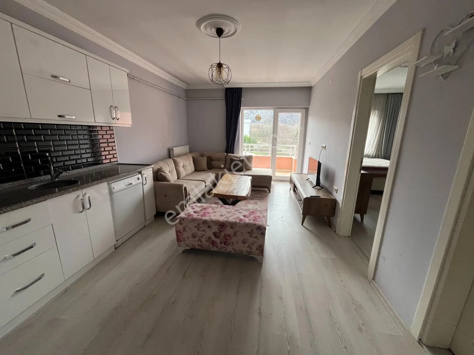 Havuzlu Sitede 1+1 Eşyalı Güzel Daire - Görsel 5