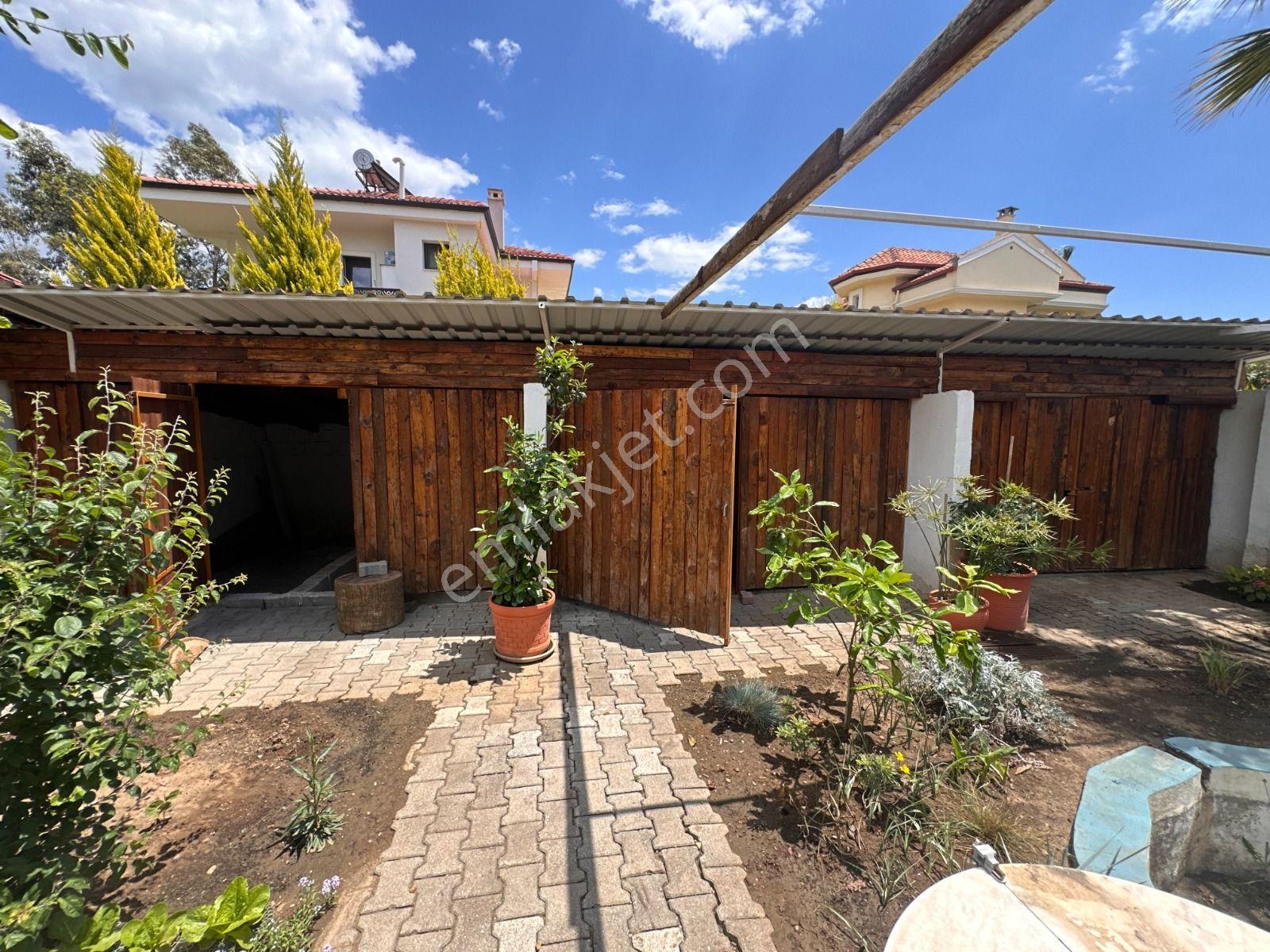 Stop'tan Foça 993m² Bahçe Kullanım Alanlı 4+1 Müstakil Villa - Görsel 32