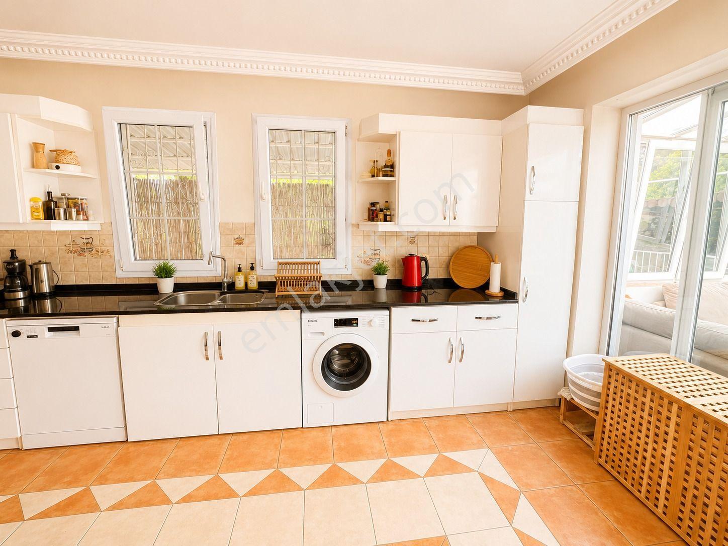 Stop'tan Foça 993m² Bahçe Kullanım Alanlı 4+1 Müstakil Villa - Görsel 9