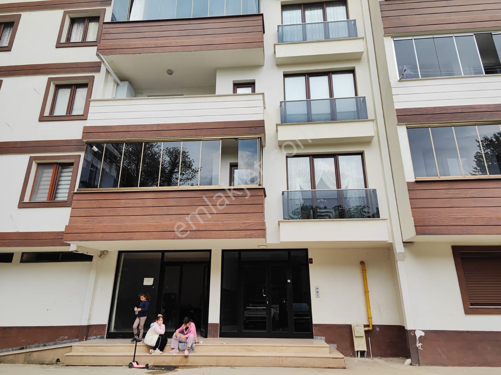 Yalı Gayrimenkulden Sürmene Merkez Manzaralı Ebeveyn Banyolu 3+1 - Görsel 4