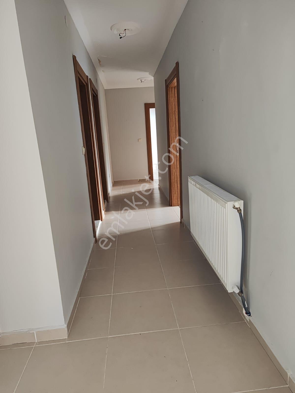 Yalı Gayrimenkulden Sürmene Merkez Manzaralı Ebeveyn Banyolu 3+1 - Görsel 11