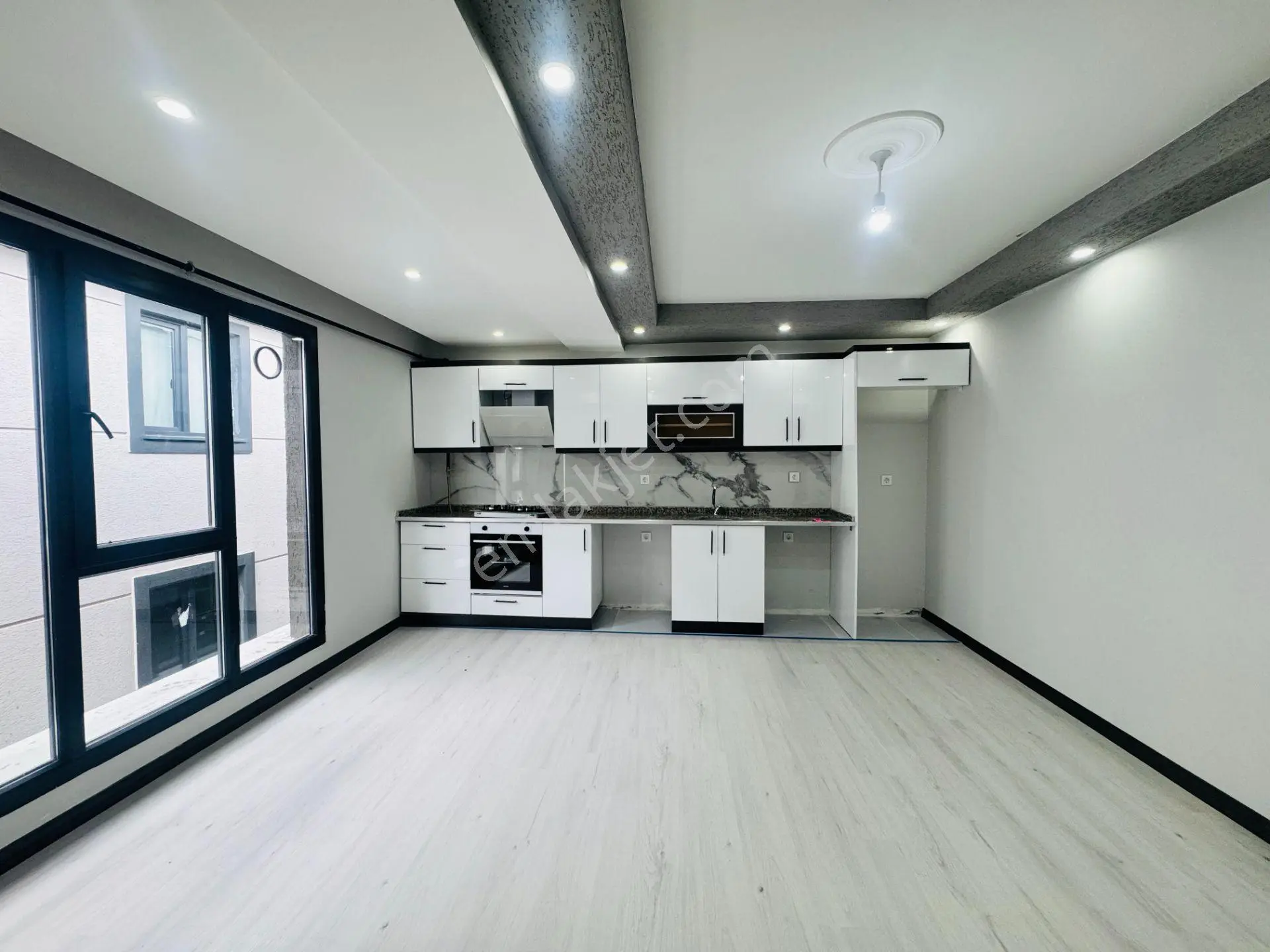 Güven'den Kapaklıda Hastaneye Yakın Balkonlu Kiralık 1+1 Daire - Görsel 2