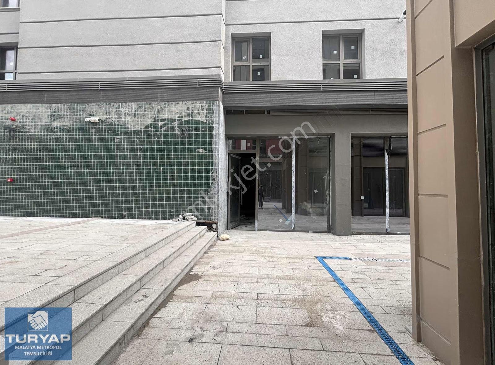 Turyap Metropol'den Çarşı Merkezde Kiralık Düz Ayak Dükkan - Görsel 9