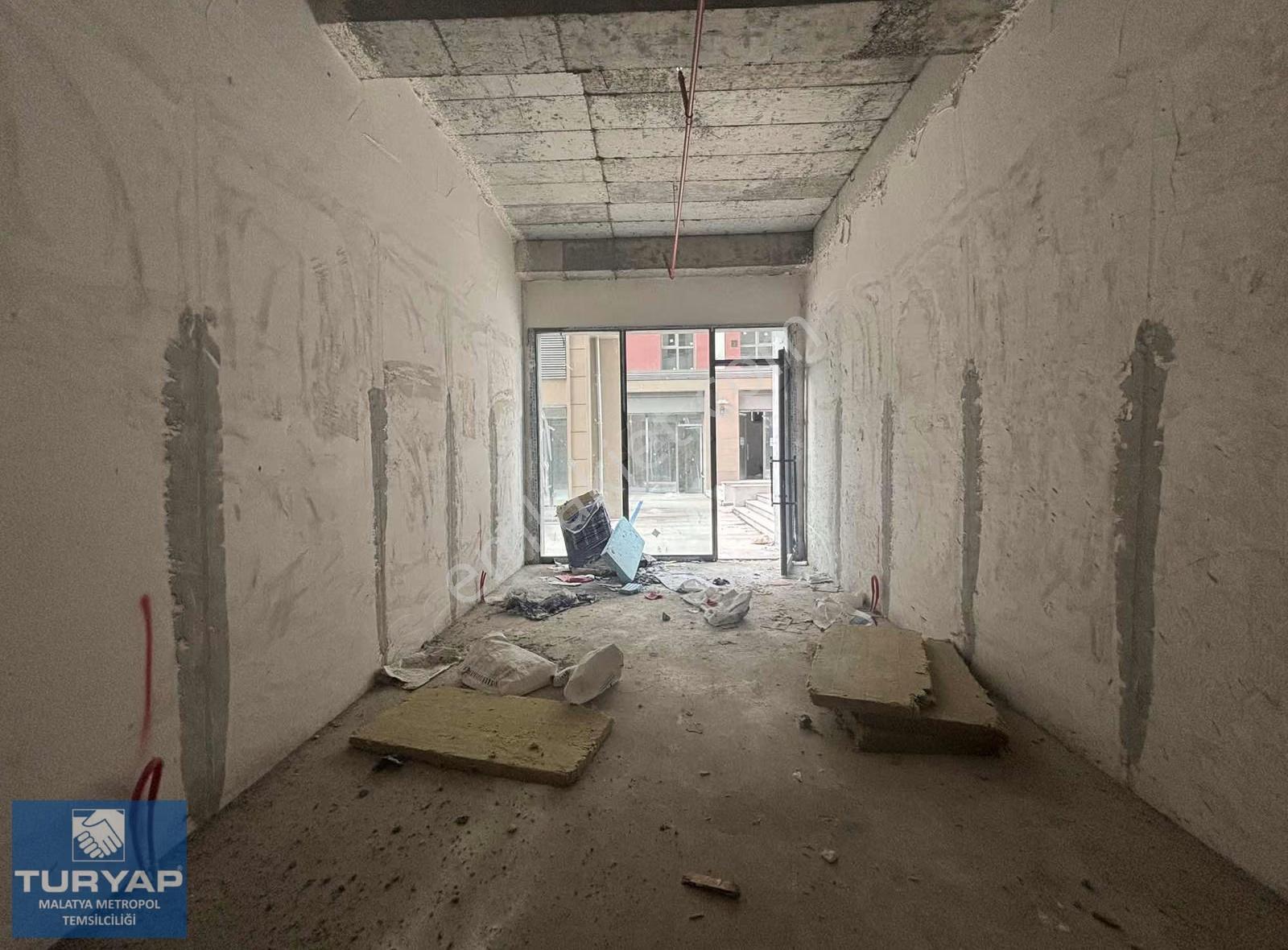 Turyap Metropol'den Çarşı Merkezde Kiralık Düz Ayak Dükkan - Görsel 7