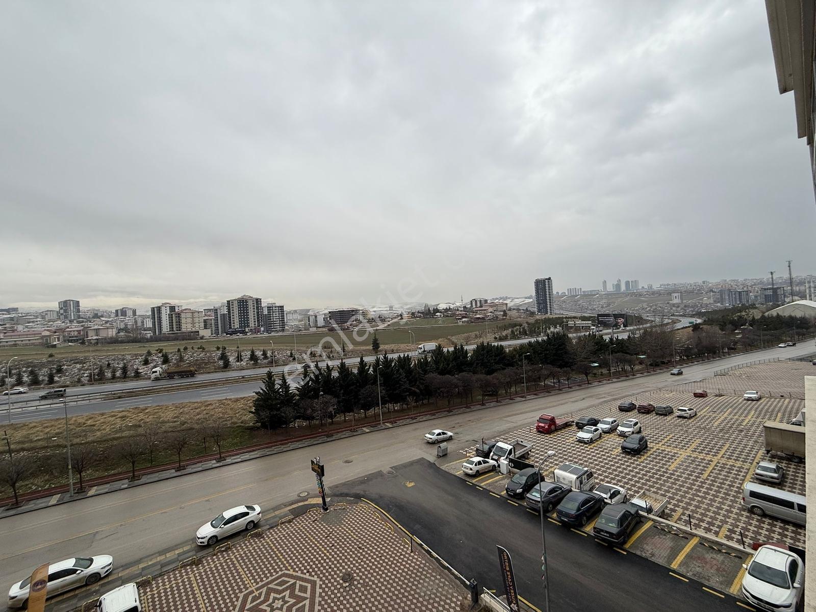 Otoban Manzaralı Komple Yapılı Teras Balkonlu 3+1 160 M2 Daire!! - Görsel 18