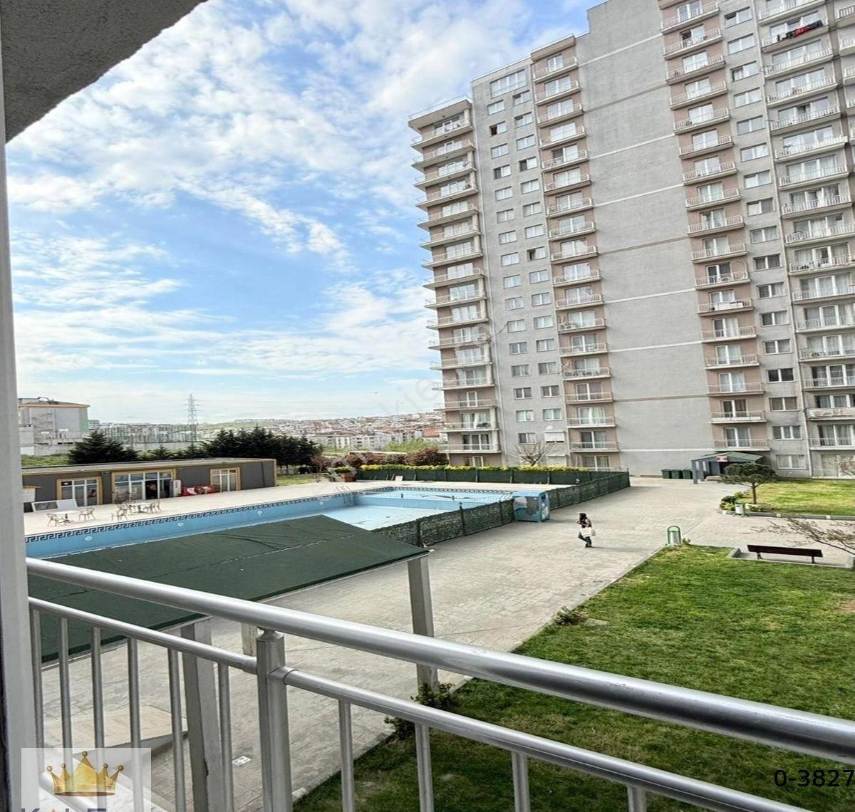 Metrobüse Çok Yakın Dekorlu Satılık 2+1 Arakat Daire - Görsel 32