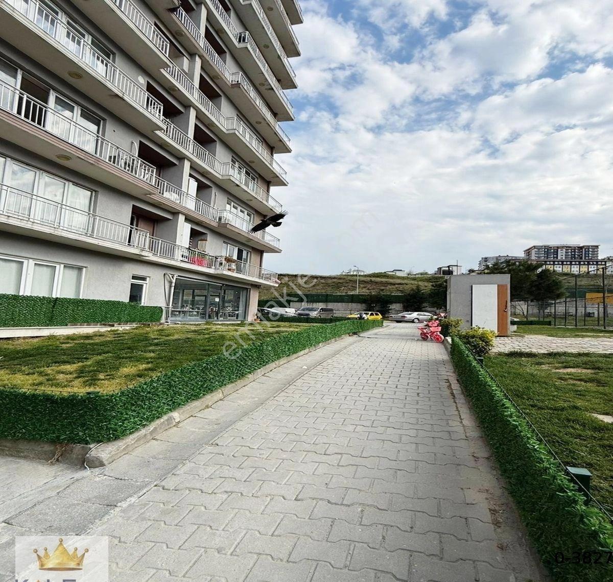 Metrobüse Çok Yakın Dekorlu Satılık 2+1 Arakat Daire - Görsel 33