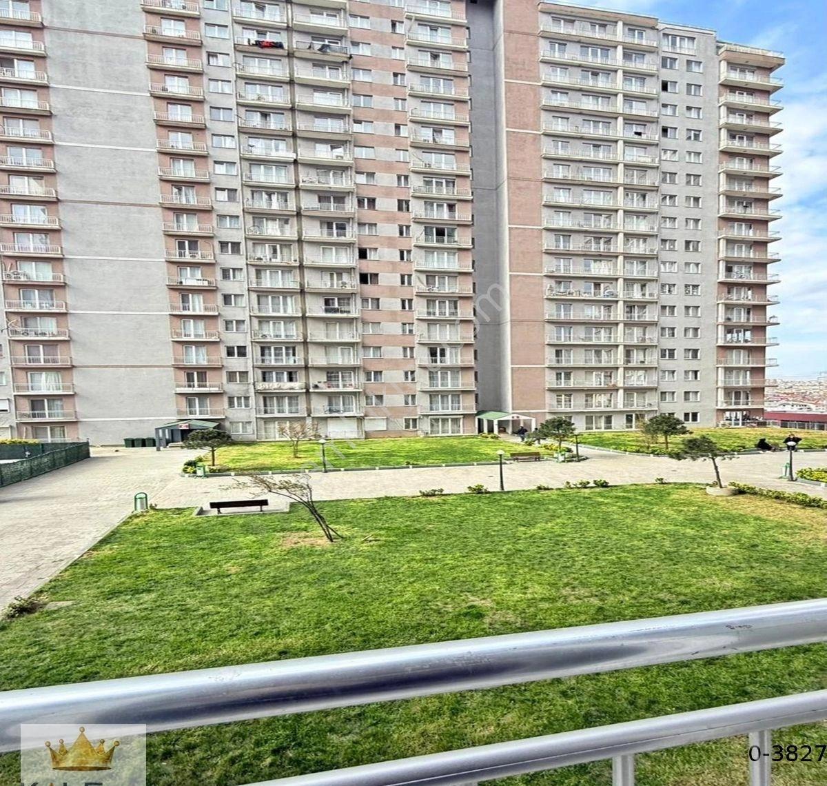 Metrobüse Çok Yakın Dekorlu Satılık 2+1 Arakat Daire - Görsel 28