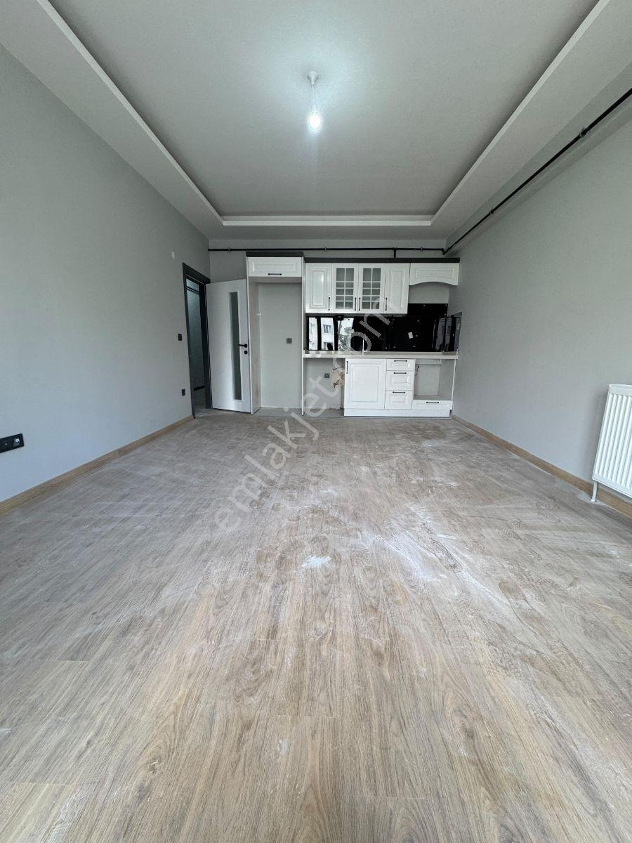 Enkadan Kızılpınar Merkezi Konumda 2+0 Daire Servis Market - Görsel 5