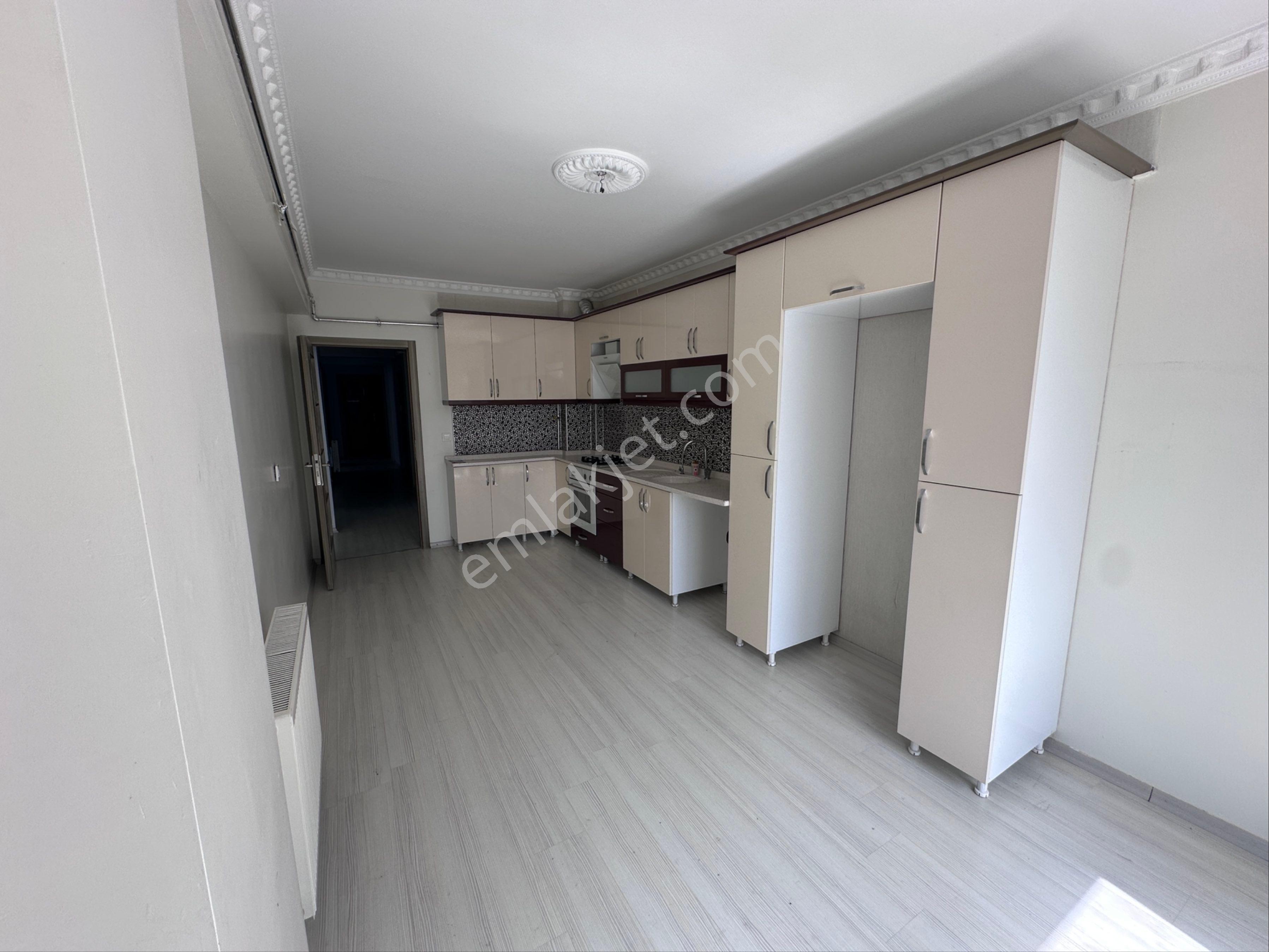 Karapürçek'te Stadyum Yanı Asansörlü Geniş 3+1 Daire - Görsel 17