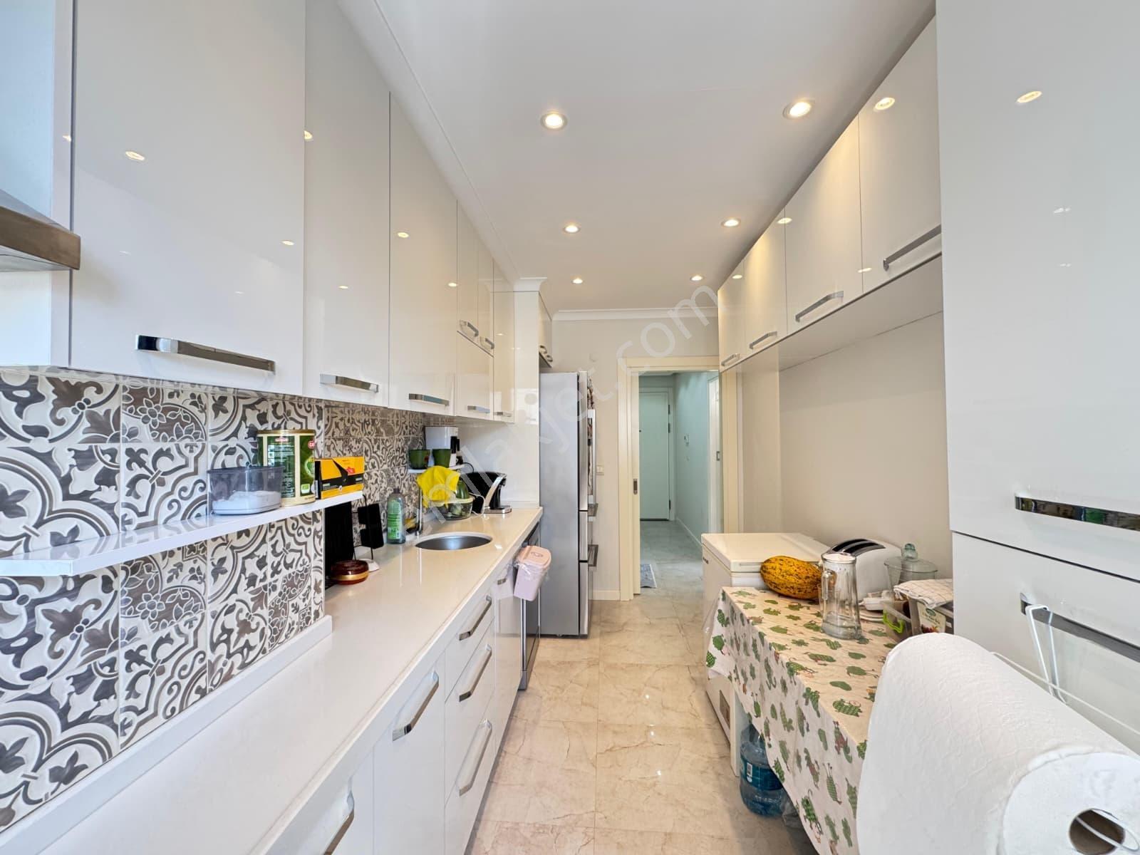 Suadiye'de Bağdat Cd. 5 Dk İki Banyo Balkonlu 110 M² 2+1 - Görsel 8