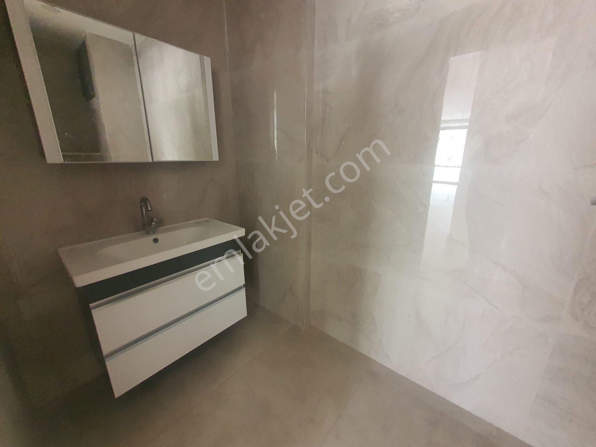 Kuşadası 250m2 Kiralık Dükkan,ana Cadde Üzeri Otoparklı - Görsel 20