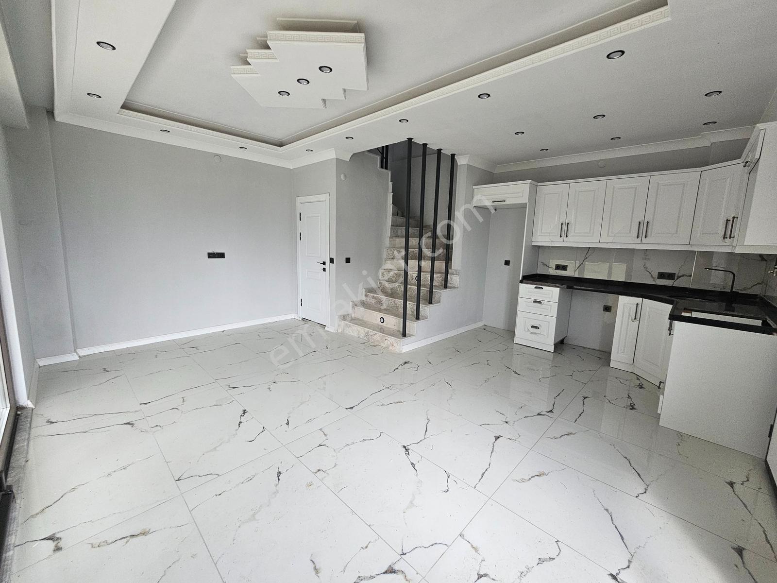Deniz'den 3+1 Merkezi Konumda, Bahçeli Satılık Villa - Görsel 18