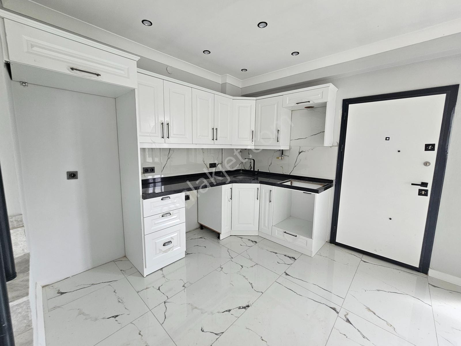 Deniz'den 3+1 Merkezi Konumda, Bahçeli Satılık Villa - Görsel 25