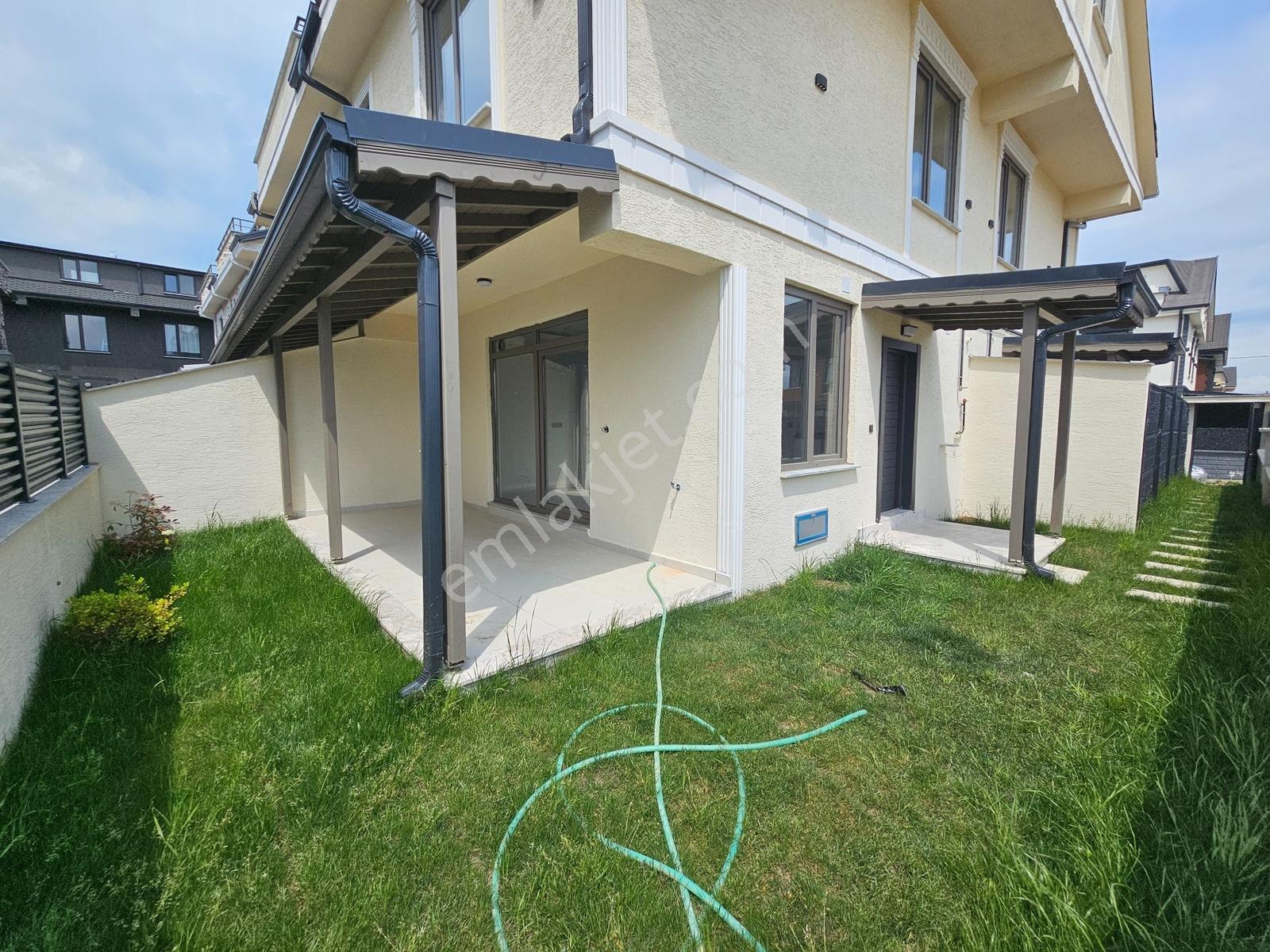 Deniz'den 3+1 Merkezi Konumda, Bahçeli Satılık Villa - Görsel 16