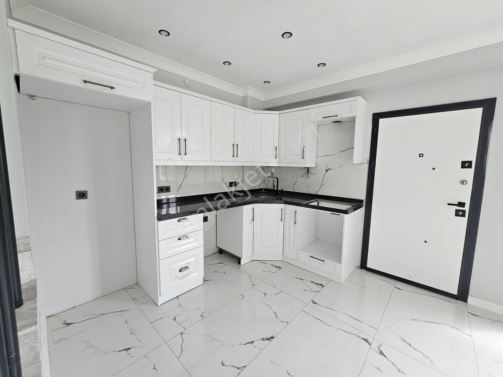 Deniz'den 3+1 Merkezi Konumda, Bahçeli Satılık Villa - Görsel 31
