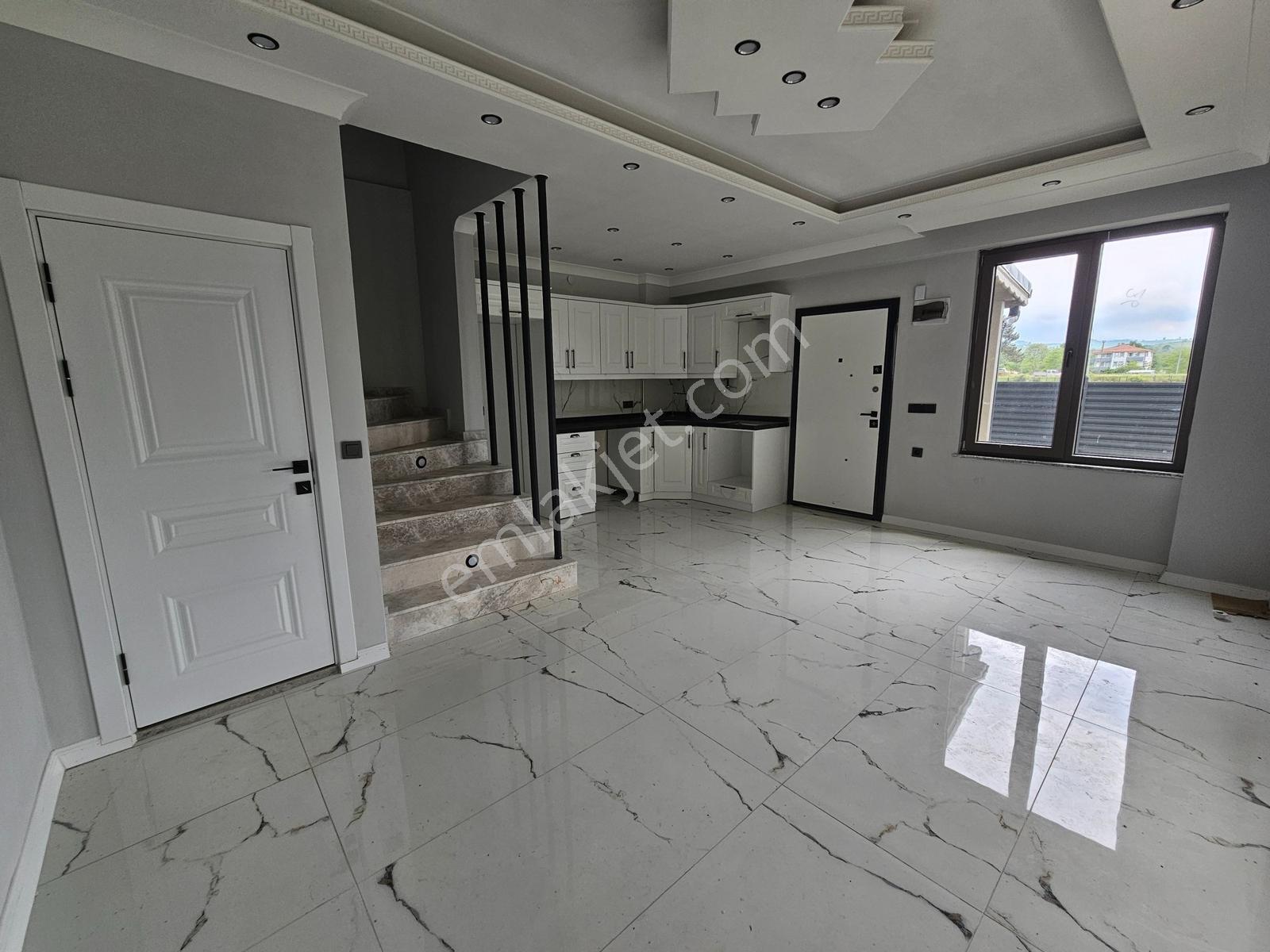 Deniz'den 3+1 Merkezi Konumda, Bahçeli Satılık Villa - Görsel 24