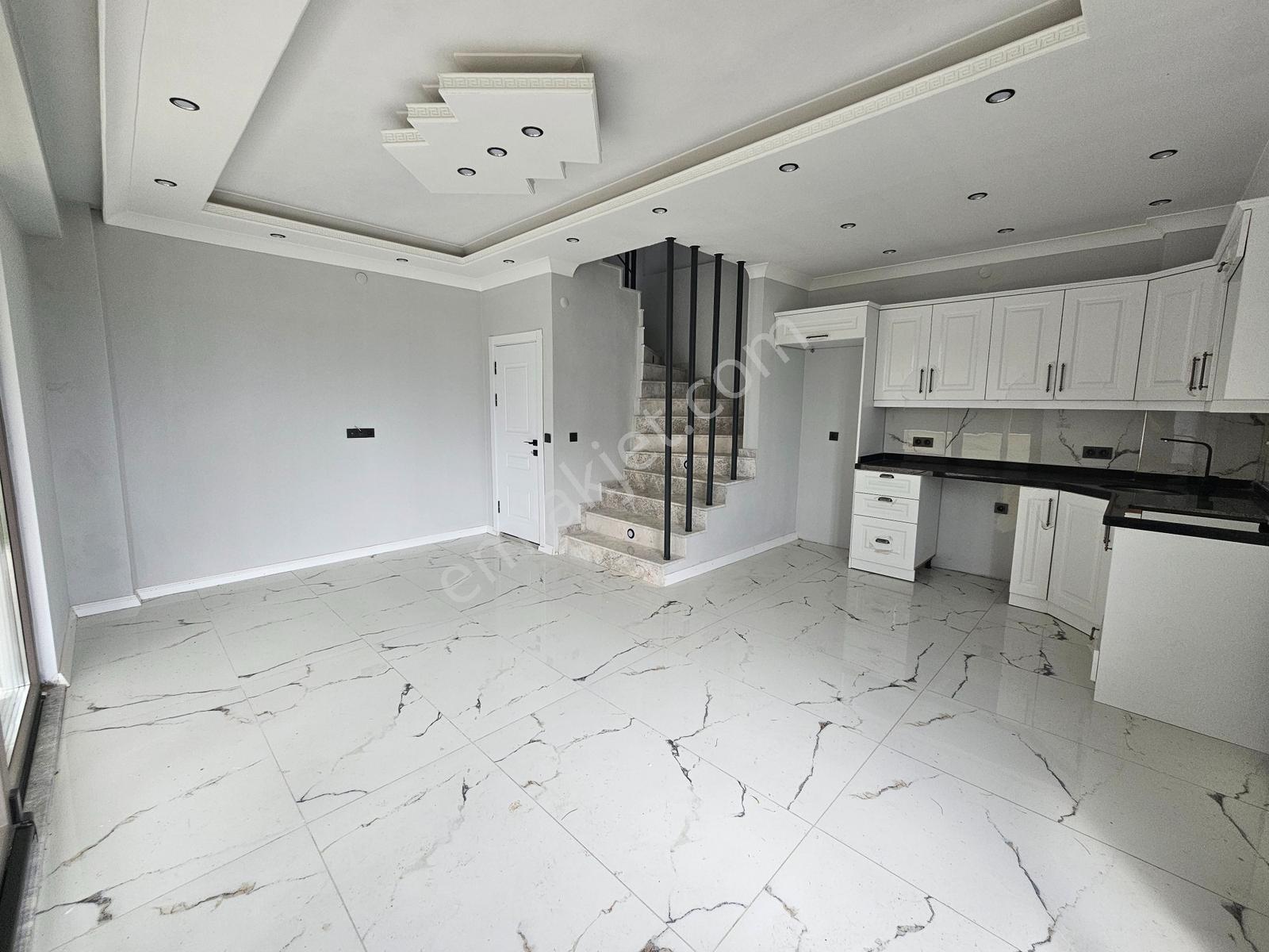 Deniz'den 3+1 Merkezi Konumda, Bahçeli Satılık Villa - Görsel 8