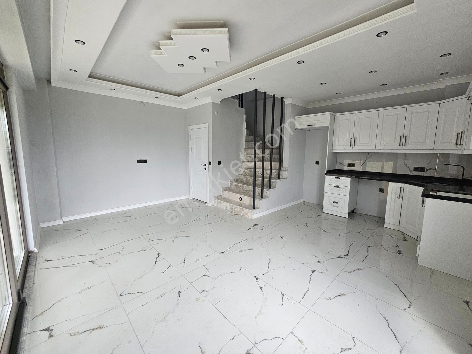 Deniz'den 3+1 Merkezi Konumda, Bahçeli Satılık Villa - Görsel 27
