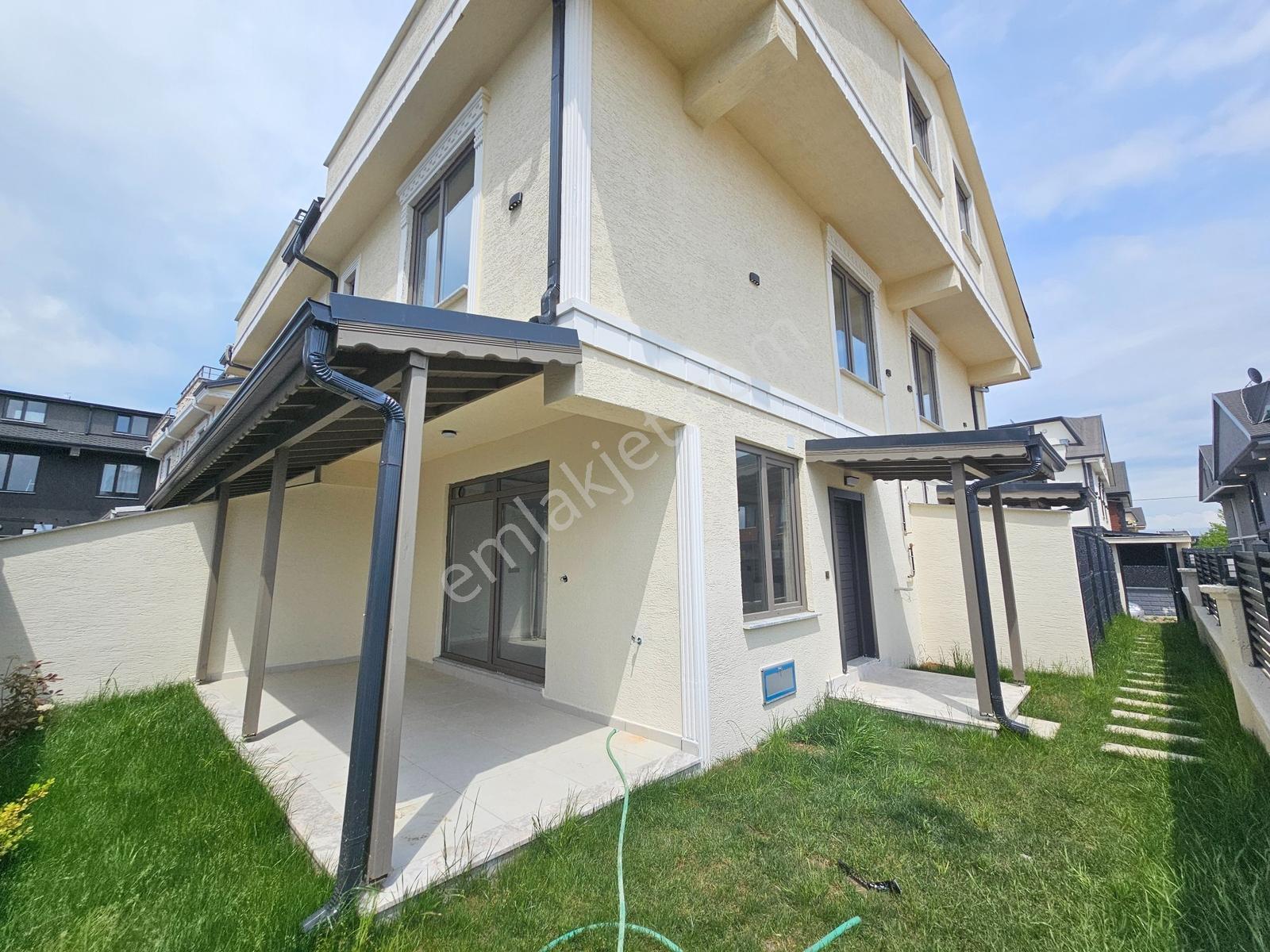 Deniz'den 3+1 Merkezi Konumda, Bahçeli Satılık Villa - Görsel 5