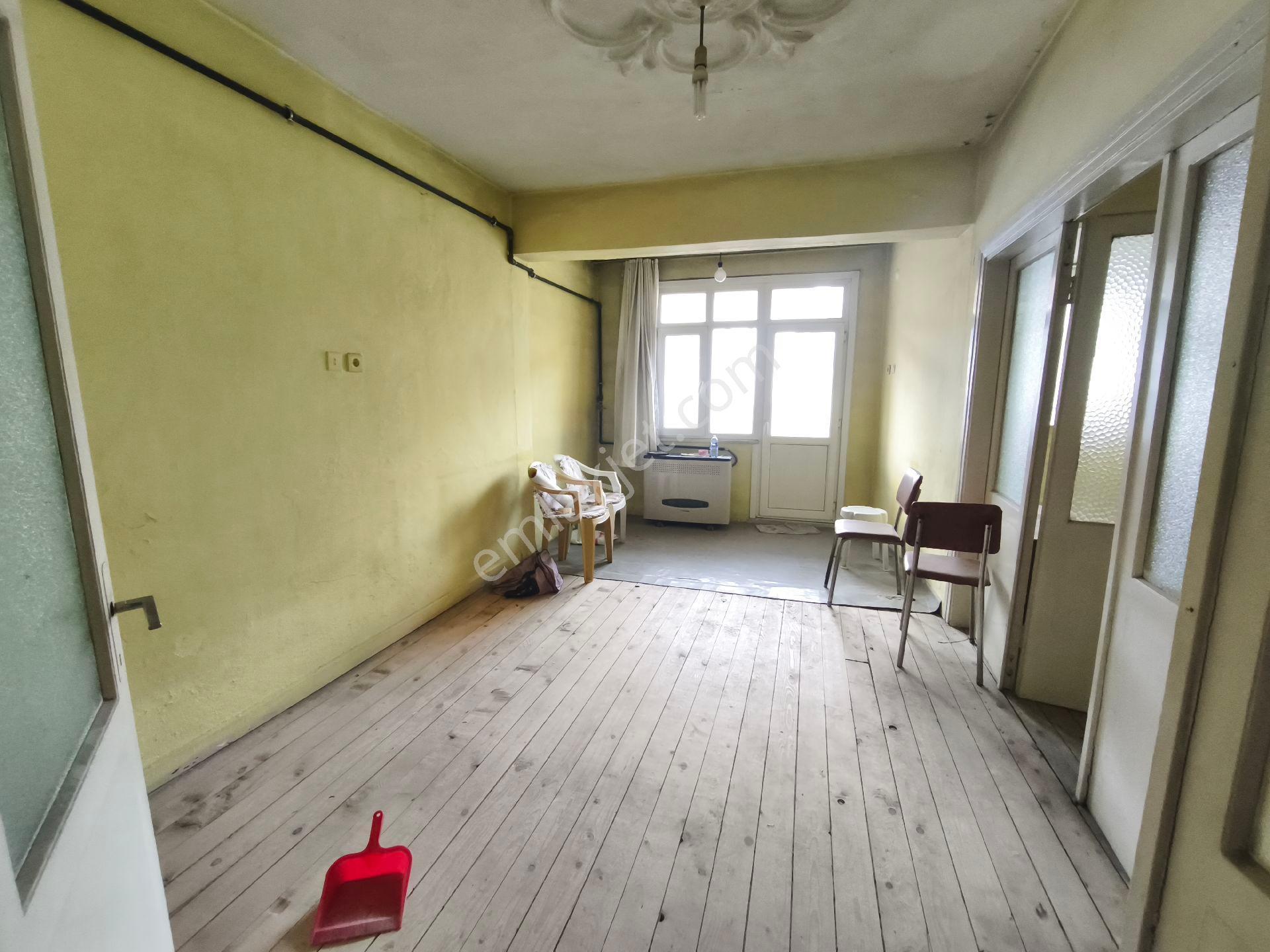 Eyüp Nişanci Mh. 1+1 / 60m2 / 4.kat / Kat Mulkiyetli / Masrafli / Balkonlu / Metrobüse 3dk - Görsel 3