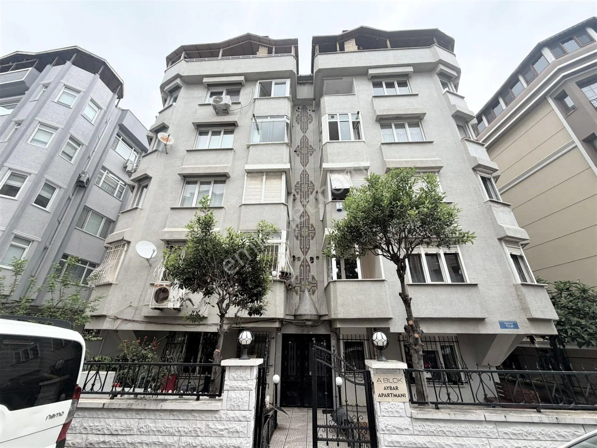Bahçelievler Merkez'de 3+1 Geniş 135m2 Ara Kat Fırsat Daire