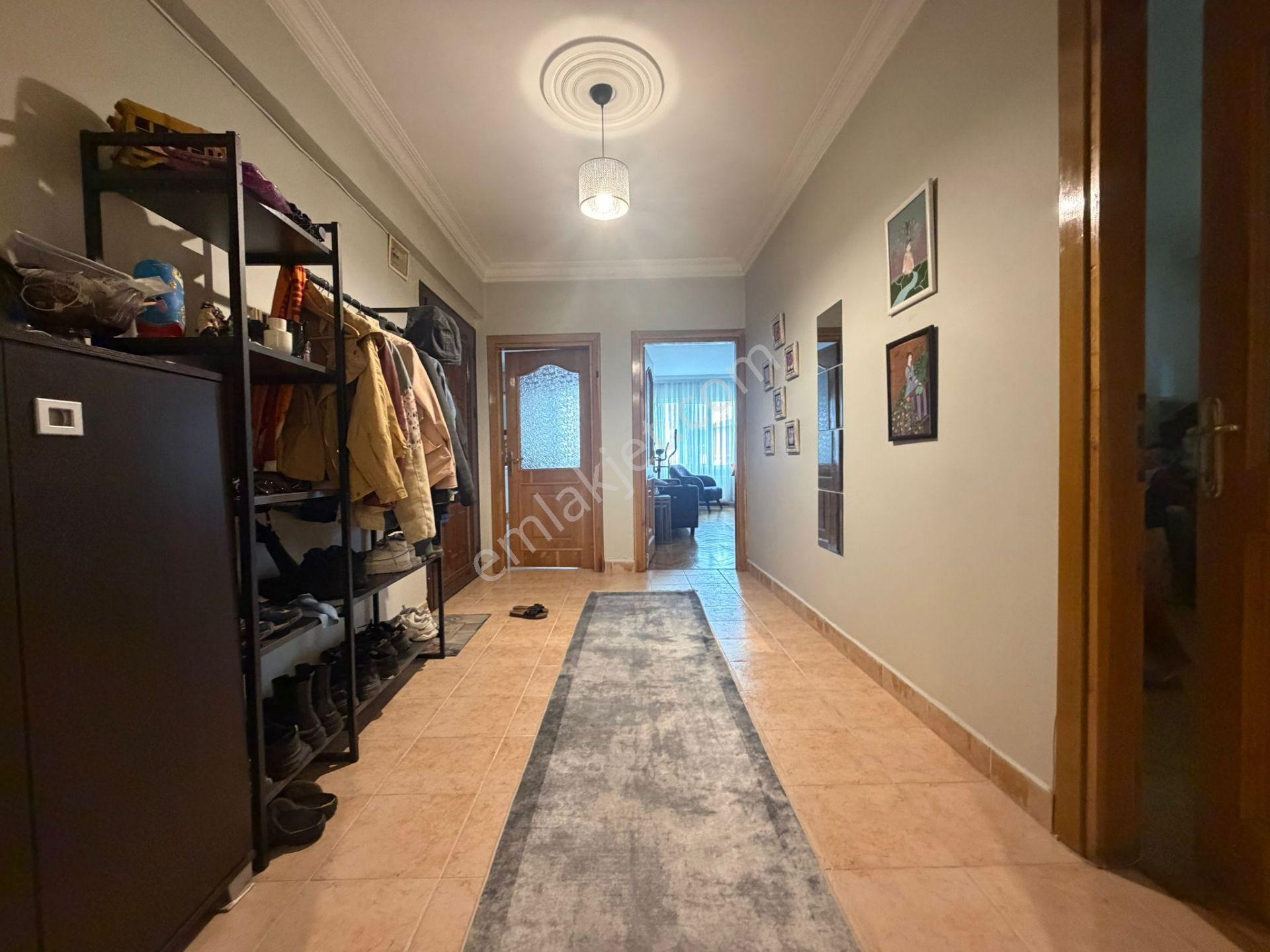 Bahçelievler Merkez'de 3+1 Geniş 135m2 Ara Kat Fırsat Daire - Görsel 23