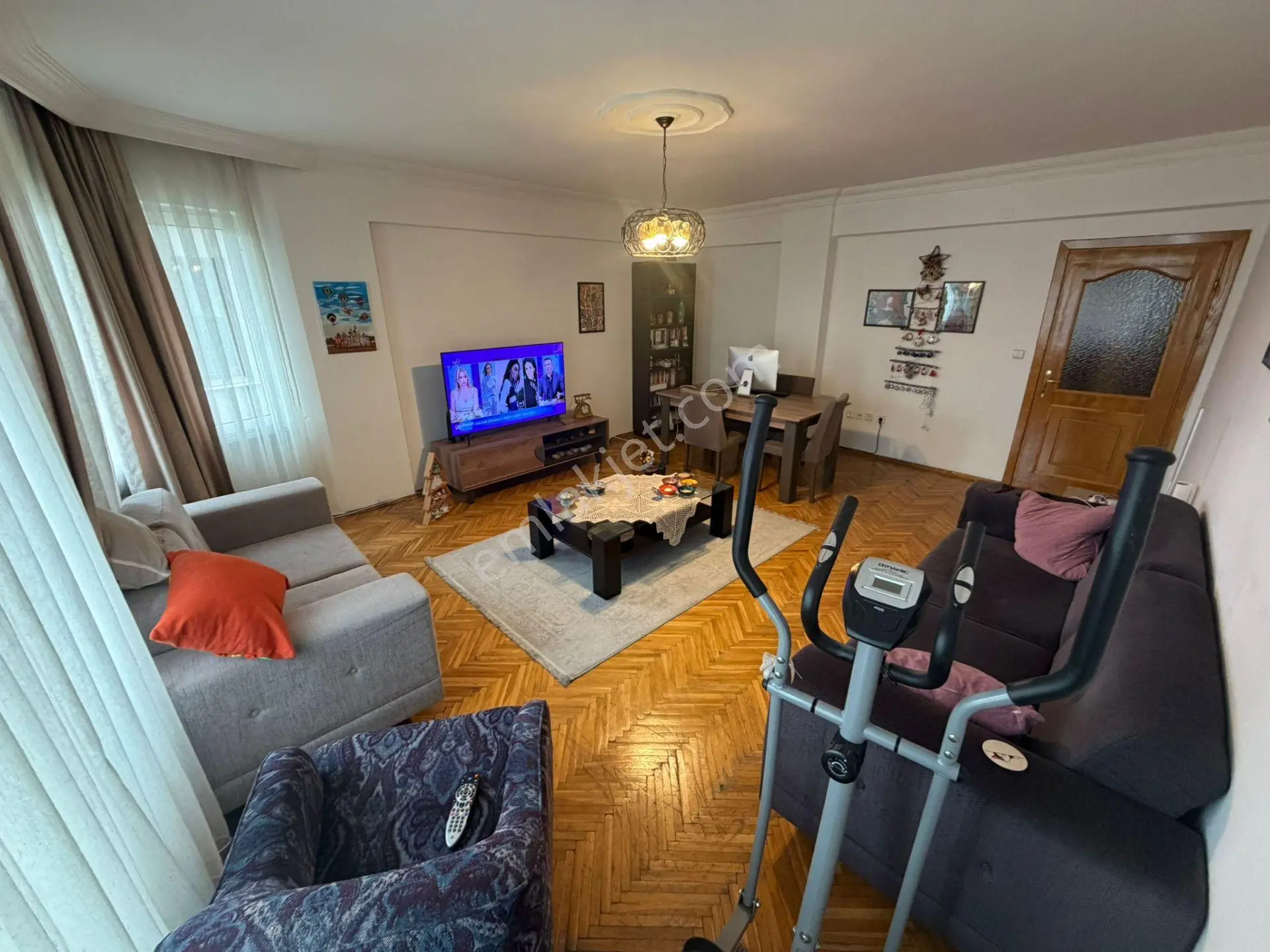 Bahçelievler Merkez'de 3+1 Geniş 135m2 Ara Kat Fırsat Daire - Görsel 2