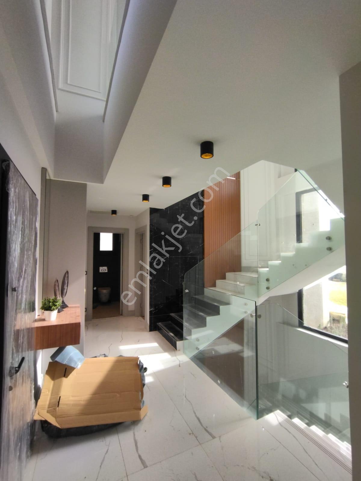 Kuşadası Soğucak'ta Full Deniz Manzaralı Müstakil Villa - Görsel 23