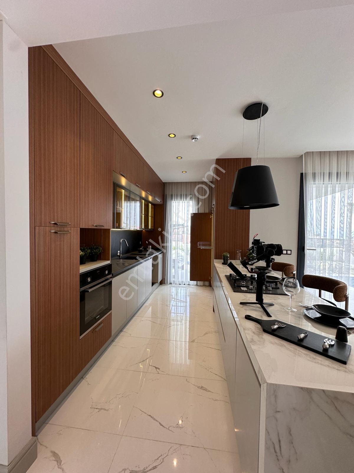 Kuşadası Soğucak'ta Full Deniz Manzaralı Müstakil Villa - Görsel 18