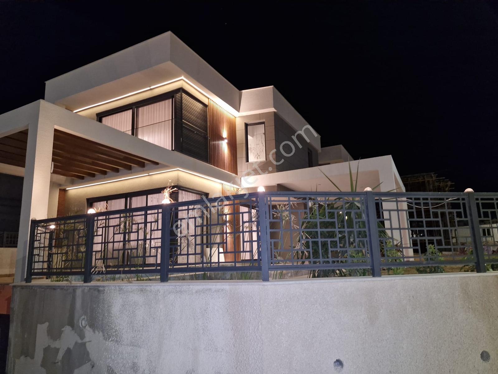Kuşadası Soğucak'ta Full Deniz Manzaralı Müstakil Villa - Görsel 10