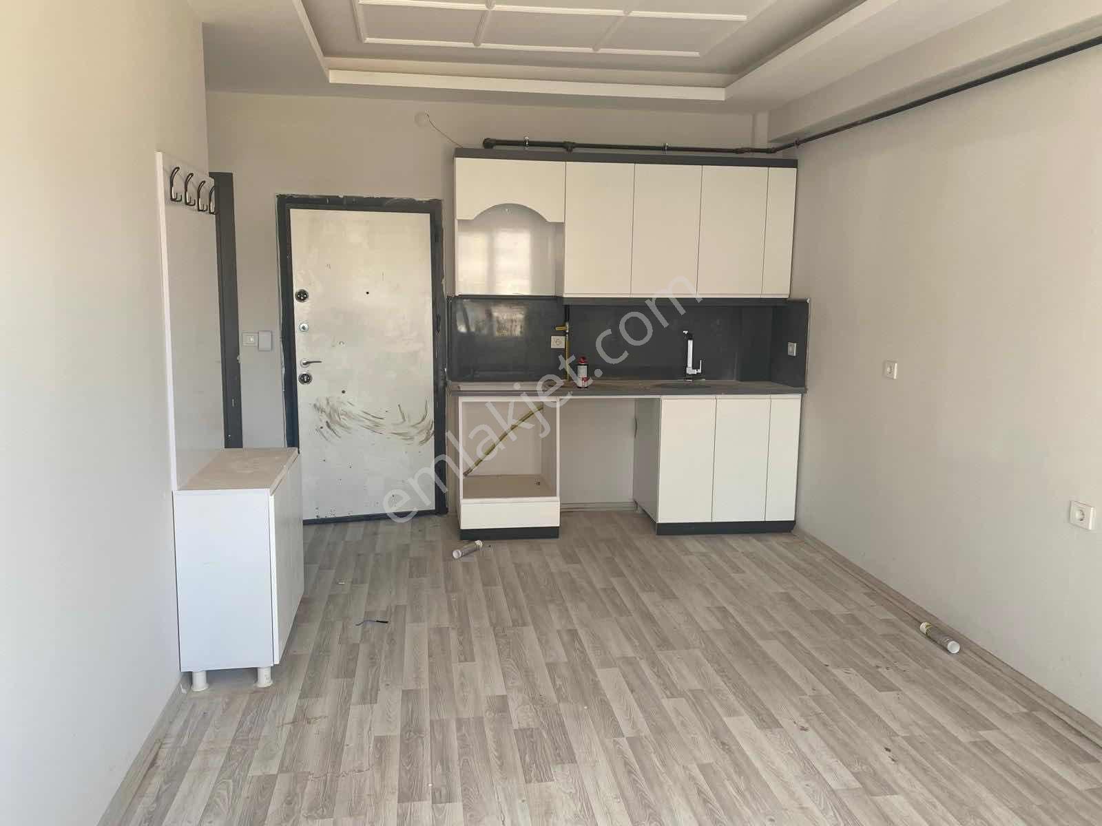 Sürer Emlak`tan Kiralık Sıfır 2+1 Daire`miz Hastane Yanındadır.