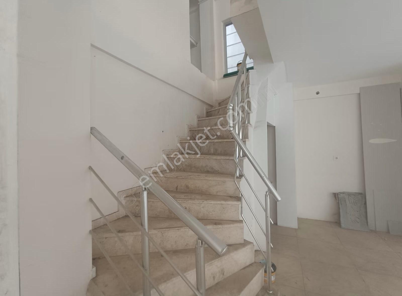 Mithatpaşa Mah.20.sk İle 3.sk Köşesi Kiralık Batarkatlı Dükkan - Görsel 9