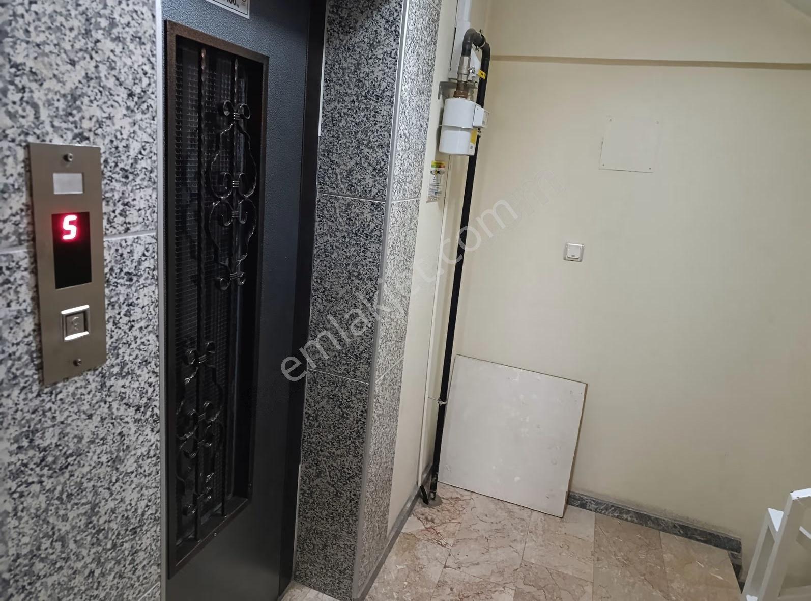 Sağlık Mahallesinde Kiralık Geniş Ve Ferah 2+1 Daire - Görsel 6