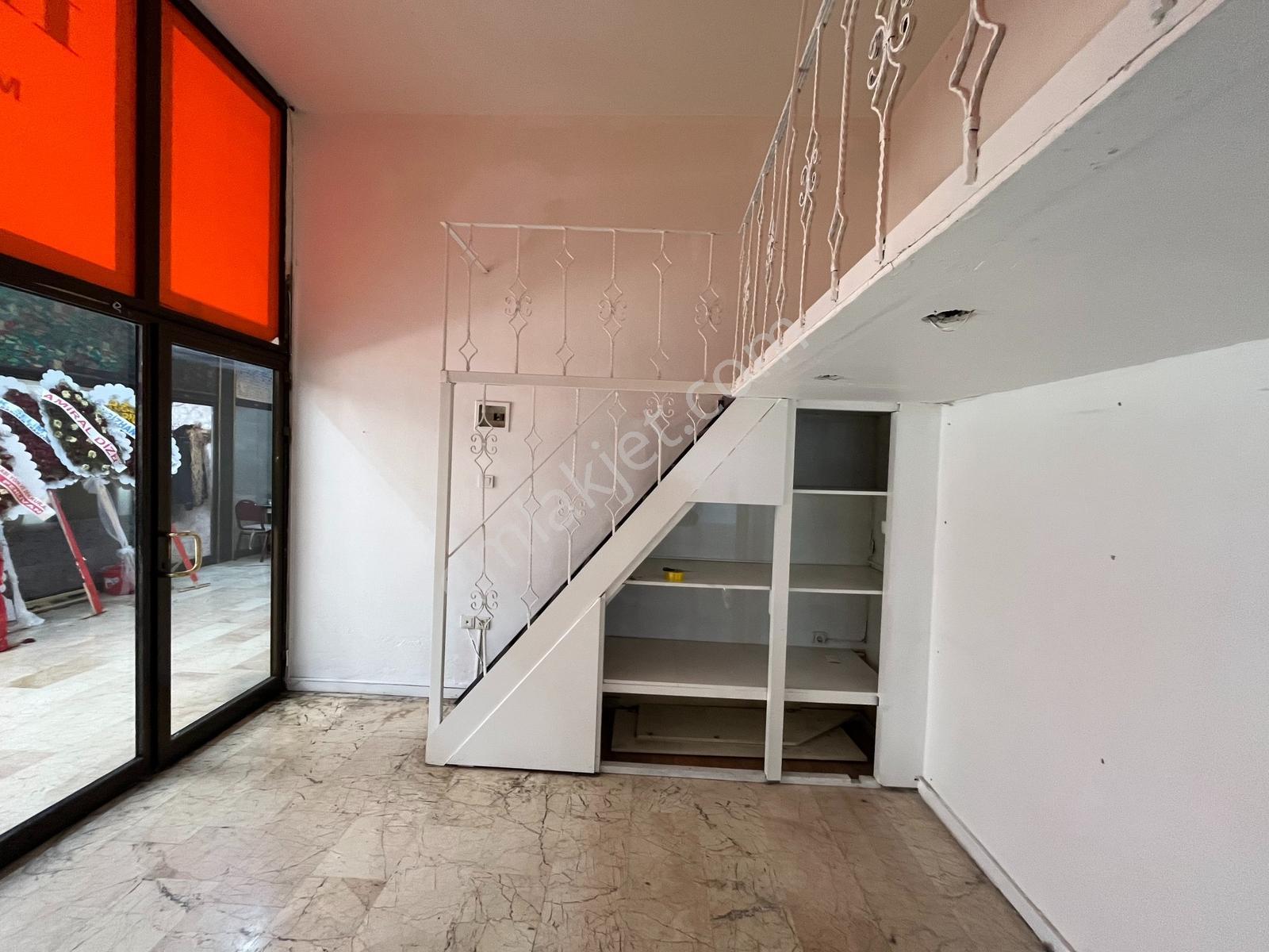 Rw Taka | De Sa Galeria İş Merkezinde Meydanda Kiralık Dükkan - Görsel 3