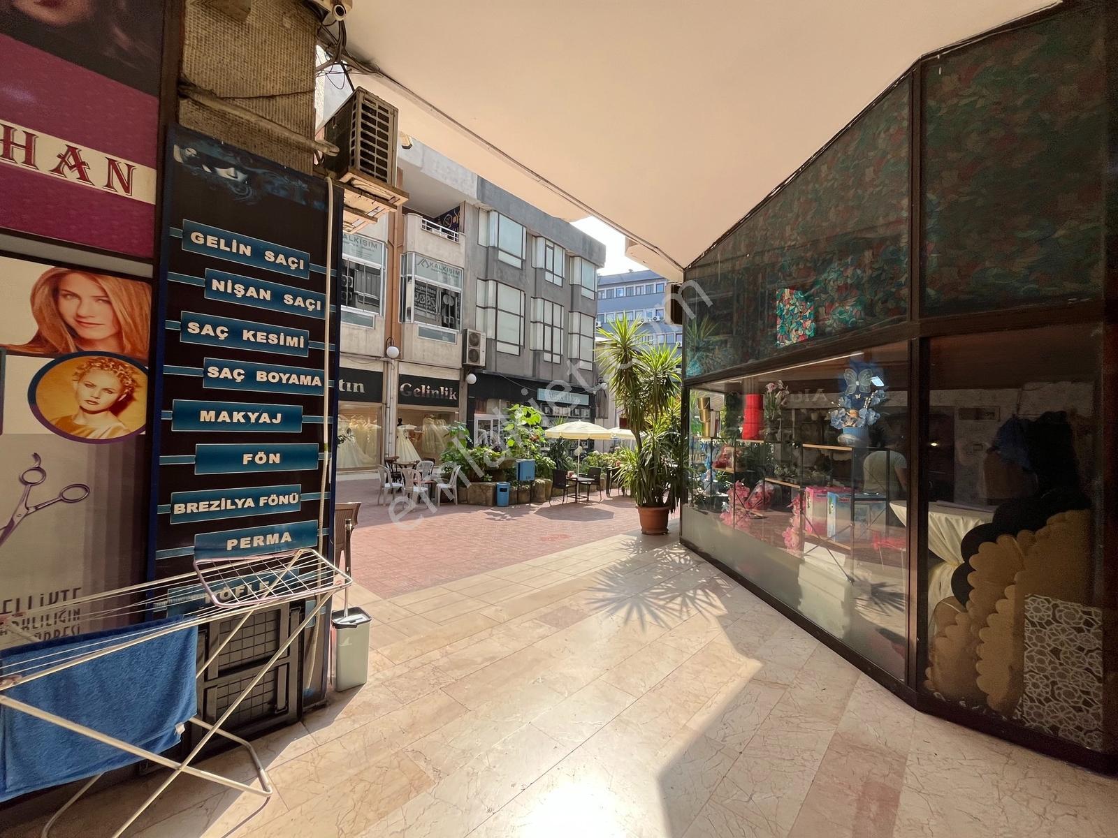 Rw Taka | De Sa Galeria İş Merkezinde Meydanda Kiralık Dükkan - Görsel 6